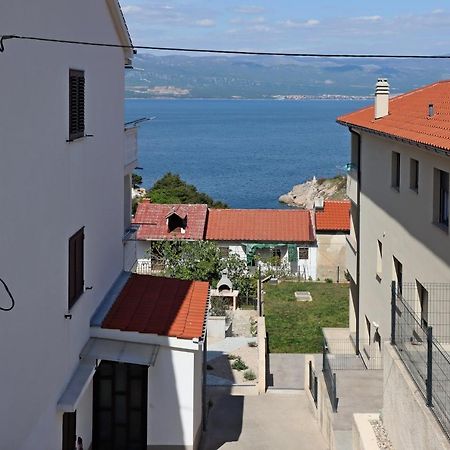 Apartments And Rooms With Parking Space Vrbnik, Krk - 5299 Dış mekan fotoğraf